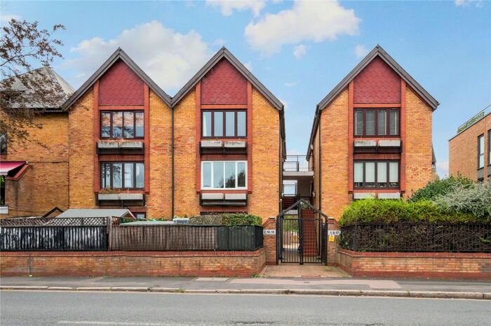 2 Bedroom Flat To Rent In Trinity Road, Wimbledon, London, SW19