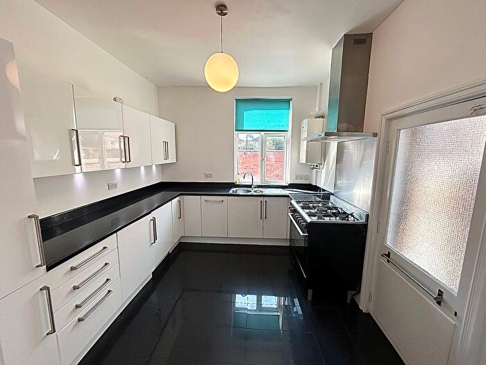 3 Bedroom Terraced House To Rent In Norton Street, Manchester, M16
