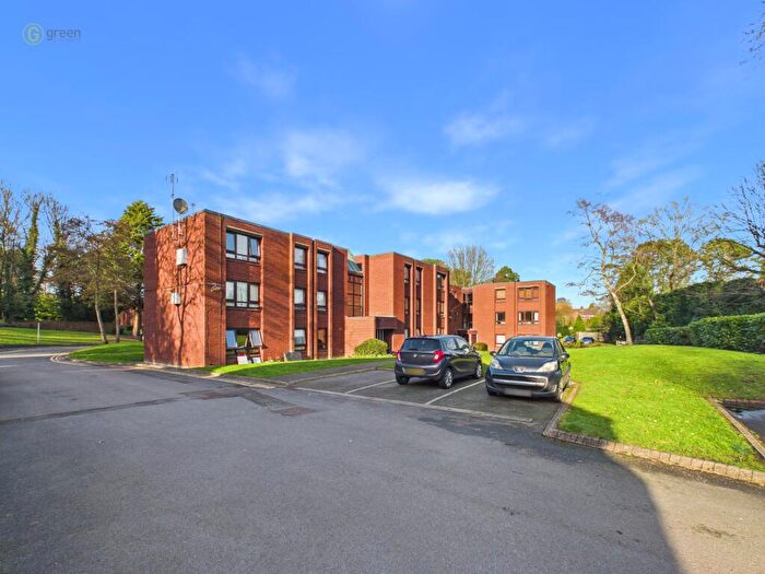 2 Bedroom Flat For Sale In Bowlas Avenue, Four Oaks, Sutton Coldfield, B74
