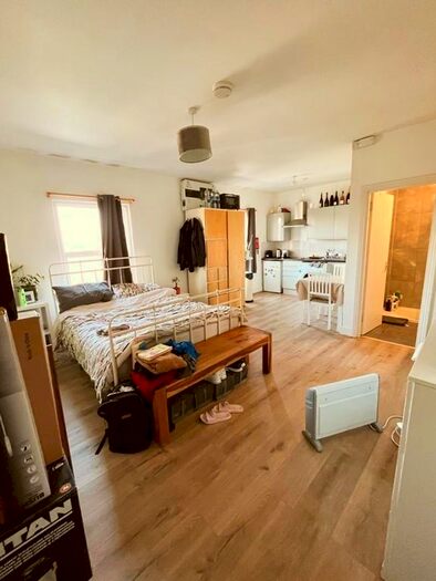 1 Bedroom Studio To Rent In High Street, Walthamstow, E17