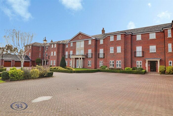 3 Bedroom Flat For Sale In Ashbourne Drive, Weston, Crewe, CW2