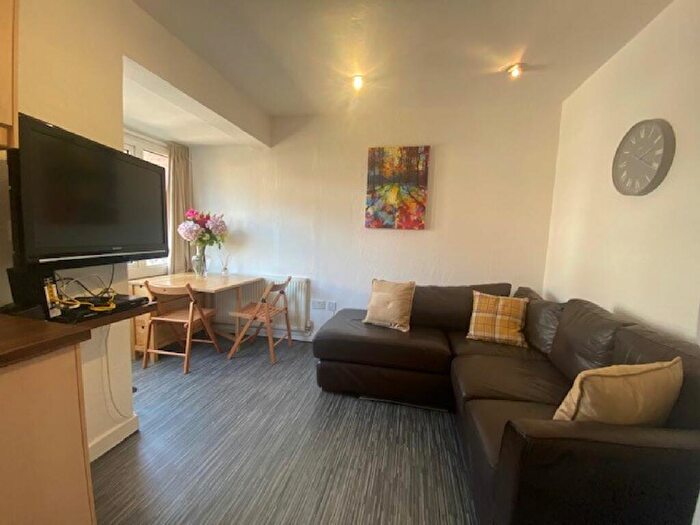 4 Bedroom House To Rent In Metchley Drive (D), Harborne, Birmingham, West Midlands, B17