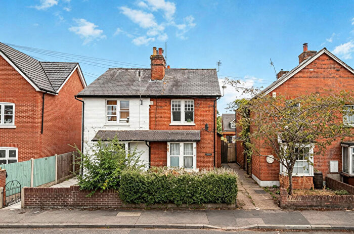 1 Bedroom Maisonette For Sale In Conquest Road, Addlestone, Surrey, KT15