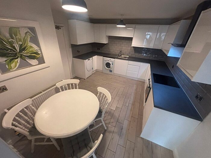 2 Bedroom Flat To Rent In Ladybarn Lane, Manchester, M14