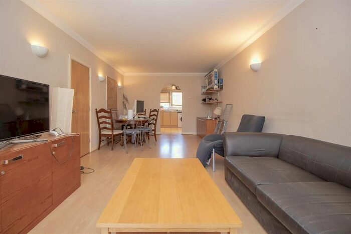 2 Bedroom Flat To Rent In Bacon Street, London, E2