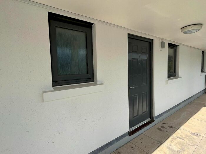 1 Bedroom Flat To Rent In Tredinnick Way, Pool, Redruth, TR15