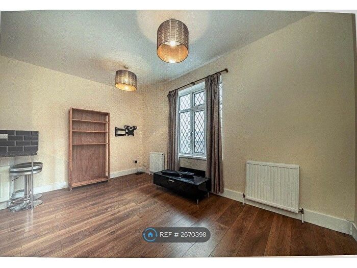 2 Bedroom Flat To Rent In Woodhill, London, SE18