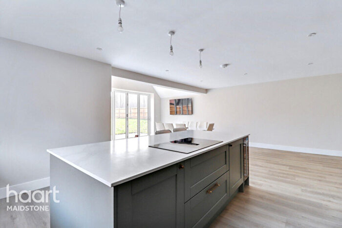 5 Bedroom Detached House For Sale In Upper Barnhill, Maidstone, ME15