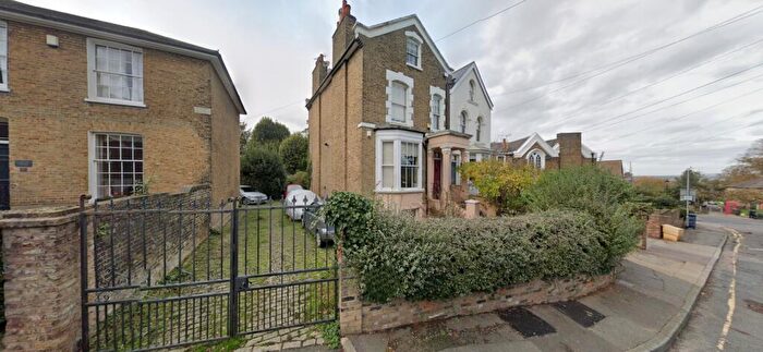 4 Bedroom Semi Detached House For Sale In Shrubbery Road, Gravesend, DA12