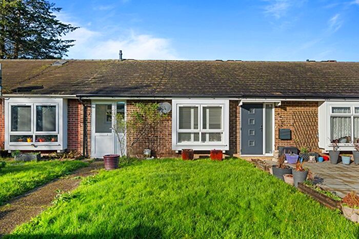 2 Bedroom Bungalow For Sale In Southwood Close, Worcester Park, KT4