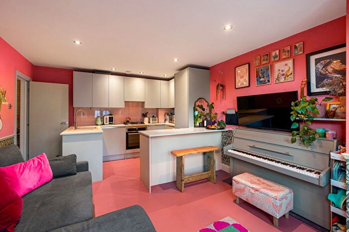 2 Bedroom Flat For Sale In Jasper Road, London, SE19