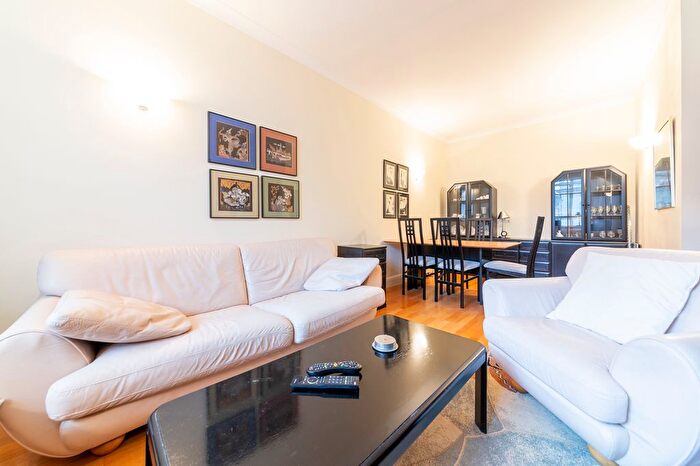 2 Bedroom Flat To Rent In North Block, Chicheley Street, London, SE1