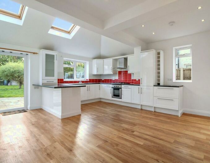 4 Bedroom House To Rent In Bramerton Road, BR3