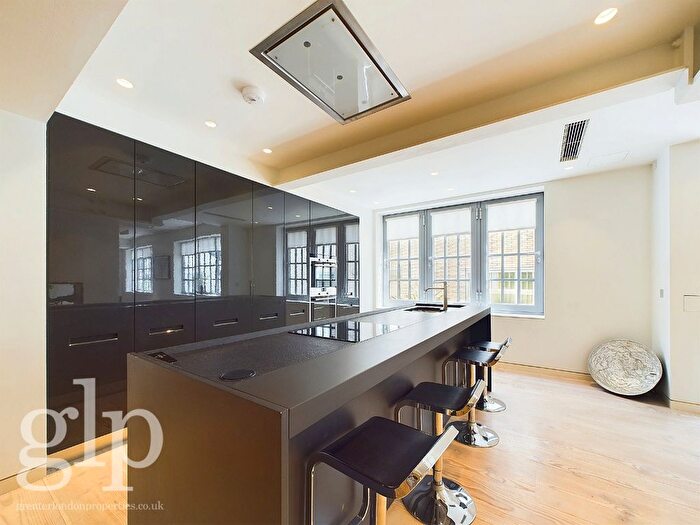 3 Bedroom Flat To Rent In Marshall Street, London, W1F