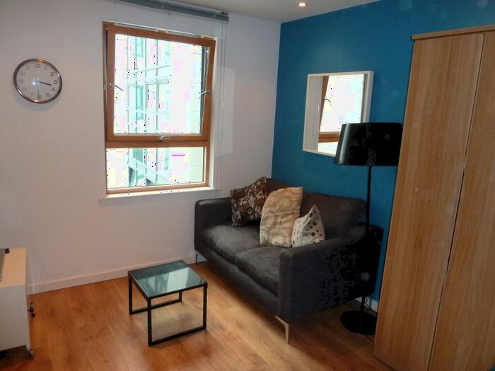 Flat To Rent In Marsh Lane, Leeds, Uk, LS9