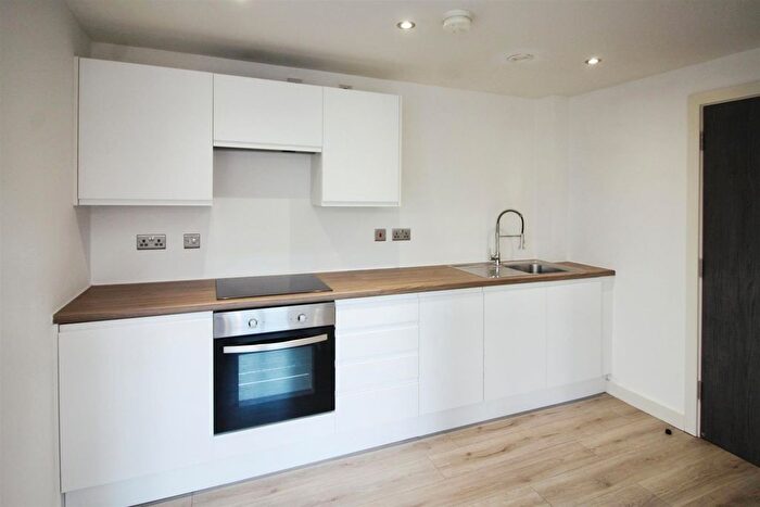 2 Bedroom Flat To Rent In Cape Street, Bradford, BD1