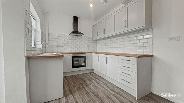 3 Bedroom Semi-Detached House For Sale In Brougham Avenue, Mansfield, NG19