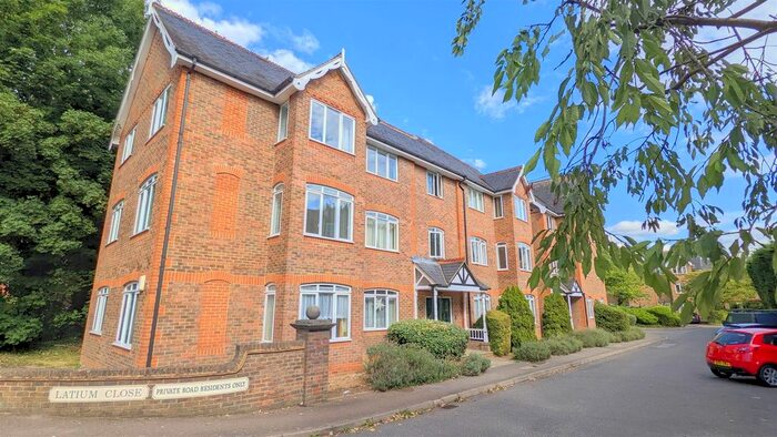 2 Bedroom Flat To Rent In Latium Close, Holywell Hill, St.Albans, AL1