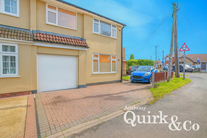 3 Bedroom Semi-Detached House For Sale In Dovervelt Road, Canvey Island, SS8