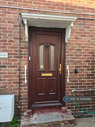 4 Bedroom End Of Terrace House To Rent In Lindisfarne Road, Dagenham, RM8