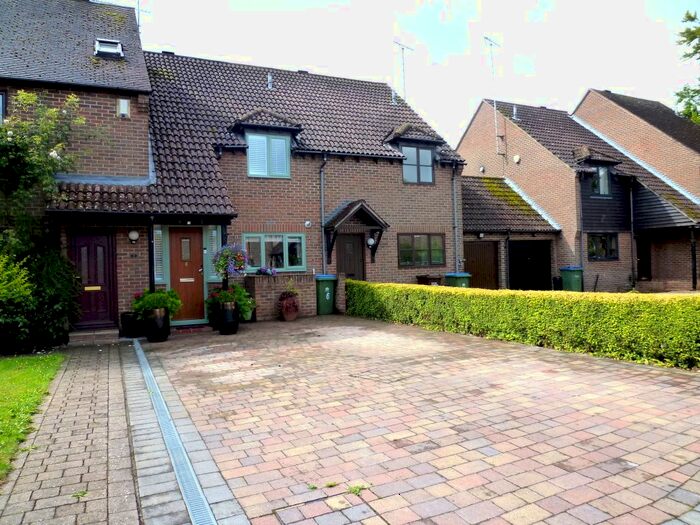 3 Bedroom Terraced House To Rent In Oaks Close, Westergate, PO20