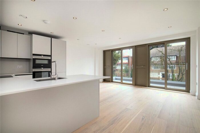 2 Bedroom Flat To Rent In Keswick Road, London, SW15