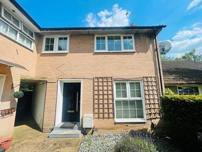 3 Bedroom End Of Terrace House To Rent In Lodge Field, Welwyn Garden City, AL7