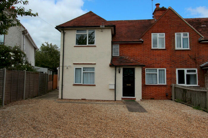 5 Bedroom Semi-Detached House To Rent In Sycamore Road, Reading, Berkshire, RG2