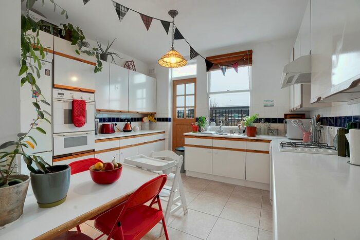 2 Bedroom Flat To Rent In Highbury Hill, London, N5