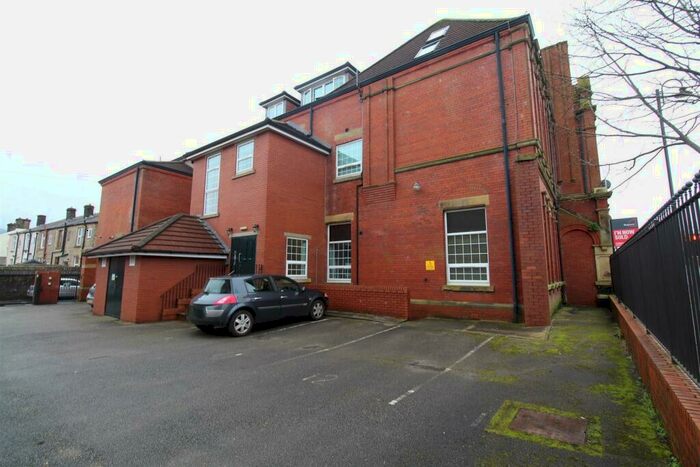 2 Bedroom Flat To Rent In Chorley New Road, Horwich, Bolton, BL6