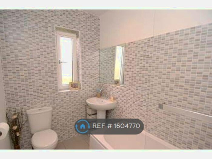 3 Bedroom Flat To Rent In Craigdhu Road, Milngavie, Glasgow, G62