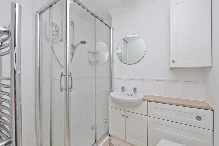 1 Bedroom Flat For Sale In Gainsborough Road, Hayes, UB4
