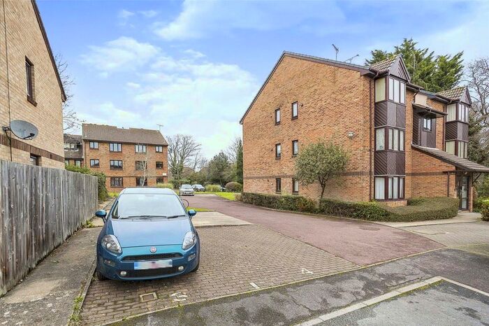Studio For Sale In Beacon Court, Manor Fields, Horsham, West Sussex, RH13