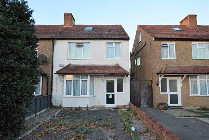 Studio To Rent In Bath Road, Harmondsworth, West Drayton, UB7