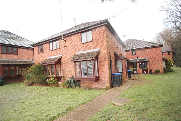 1 Bedroom Terraced House To Rent In Langtons Meadow, Farnham Common, Slough, SL2