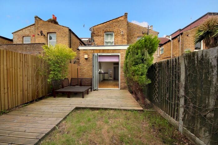 2 Bedroom Flat To Rent In Glenfield Road, London, W13