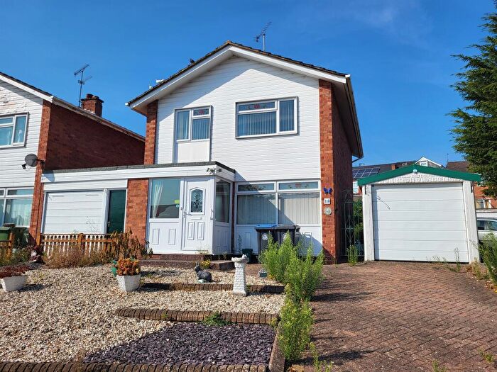 3 Bedroom Detached House For Sale In Albury Road, Studley, B80