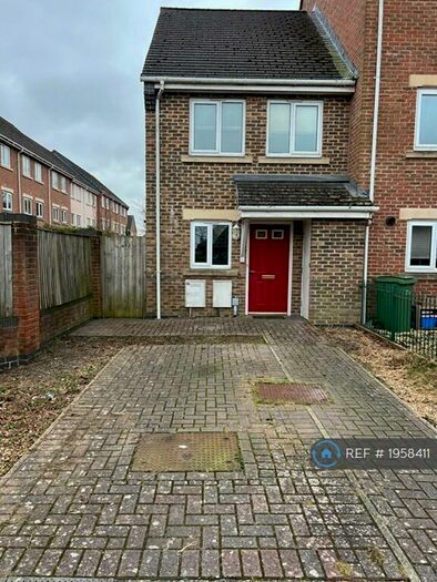 2 Bedroom Semi-Detached House To Rent In The Oaks, Newbury, RG14