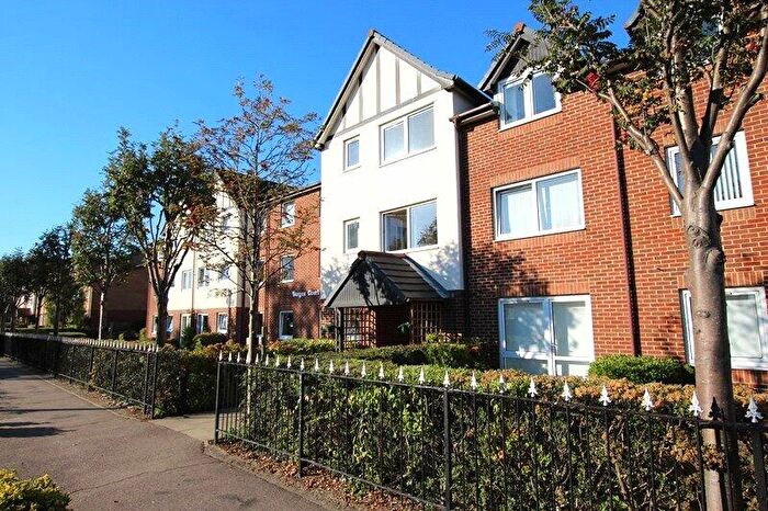 1 Bedroom Apartment For Sale In Station Road, Thorpe Bay, Essex, SS1