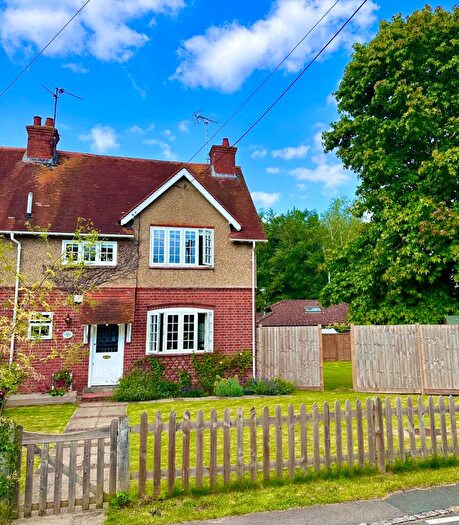 4 Bedroom End Of Terrace House For Sale In Broad Common Road, Reading, RG10