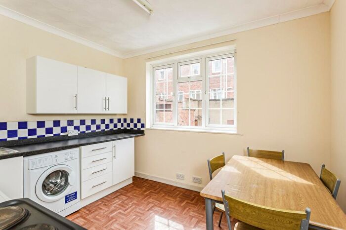 2 Bedroom Flat To Rent In Queen Street, Portsmouth, PO1