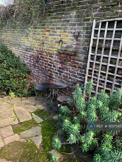 1 Bedroom Semi-Detached House To Rent In Reigate, Reigate, RH2