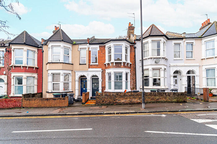 2 Bedroom Flat For Sale In Wightman Road, Harringay, N8