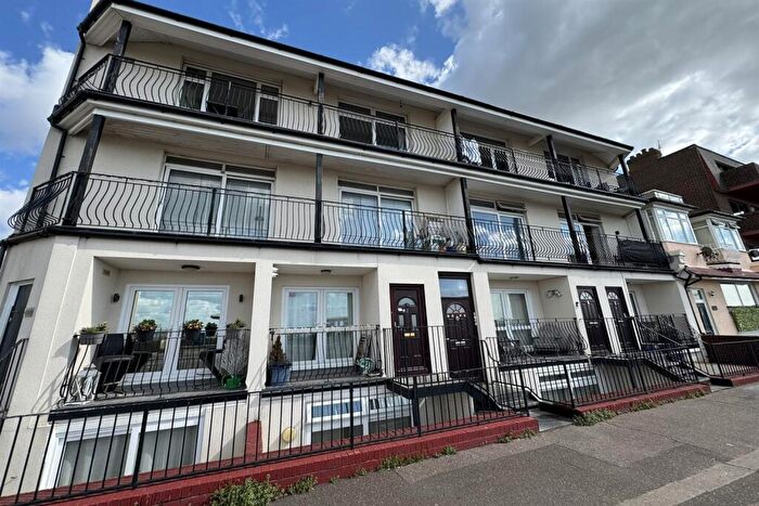 2 Bedroom Flat To Rent In Bedroom St Floor Flat In Southend On Sea, SS1