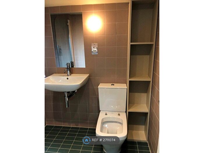 2 Bedroom Flat To Rent In Salcott Road, London, SW11