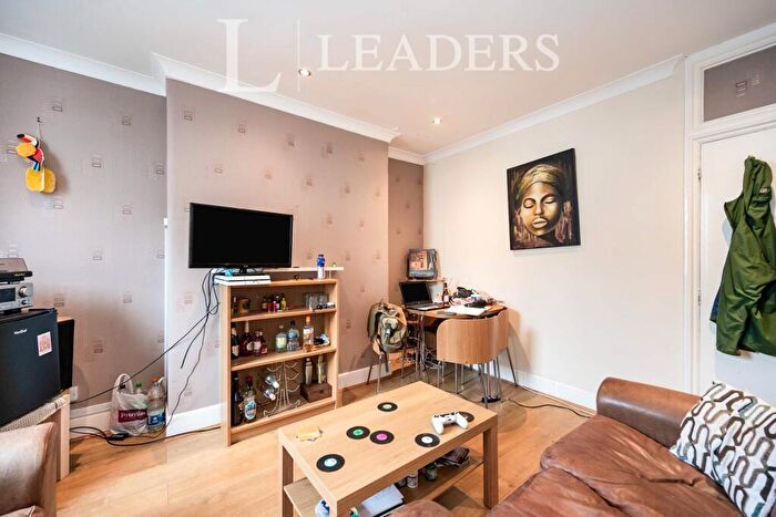 4 Bedroom Flat To Rent In Alhambra Road, PO4