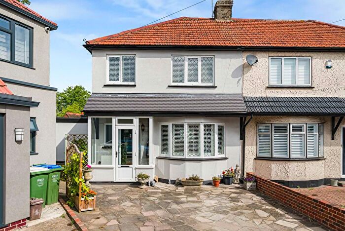 3 Bedroom Semi Detached House For Sale In Windsor Road, Bexleyheath, DA6
