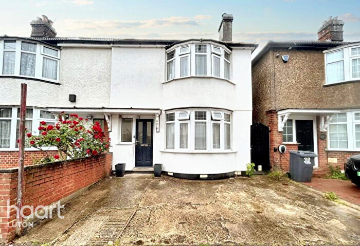 2 Bedroom End Of Terrace House For Sale In Portland Road, Luton, LU4