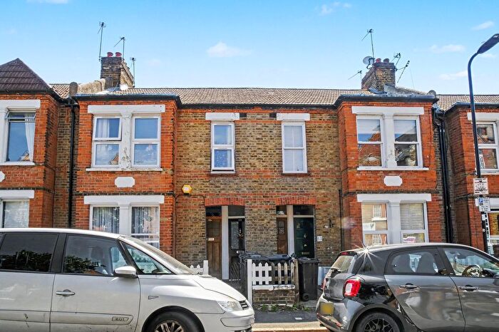 3 Bedroom Flat For Sale In Oaklands Road, London, W7
