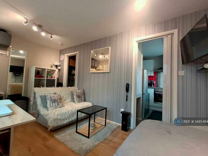 Studio To Rent In Forest Rise, Milton Keynes, MK6